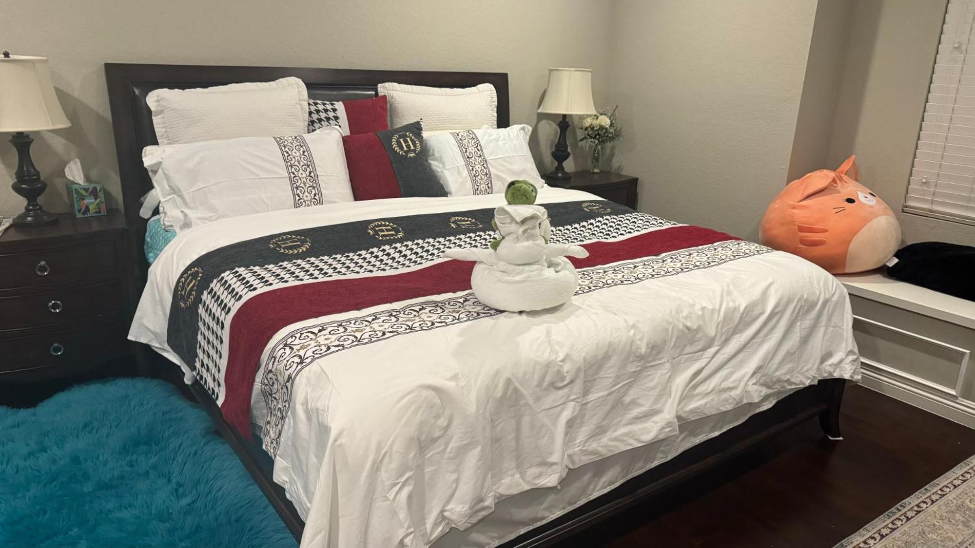 King Bed Big Room تشينو هيلس المظهر الخارجي الصورة