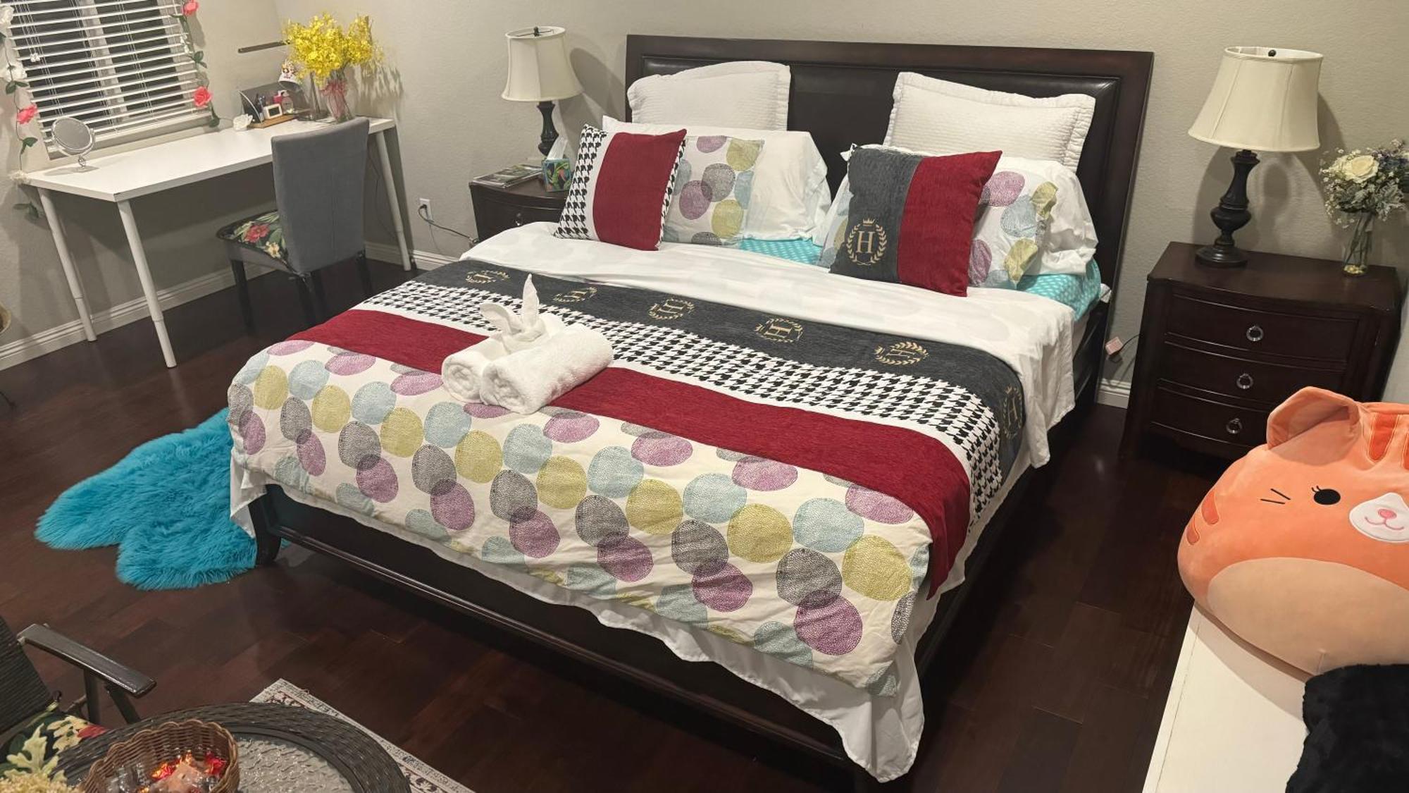 King Bed Big Room تشينو هيلس المظهر الخارجي الصورة